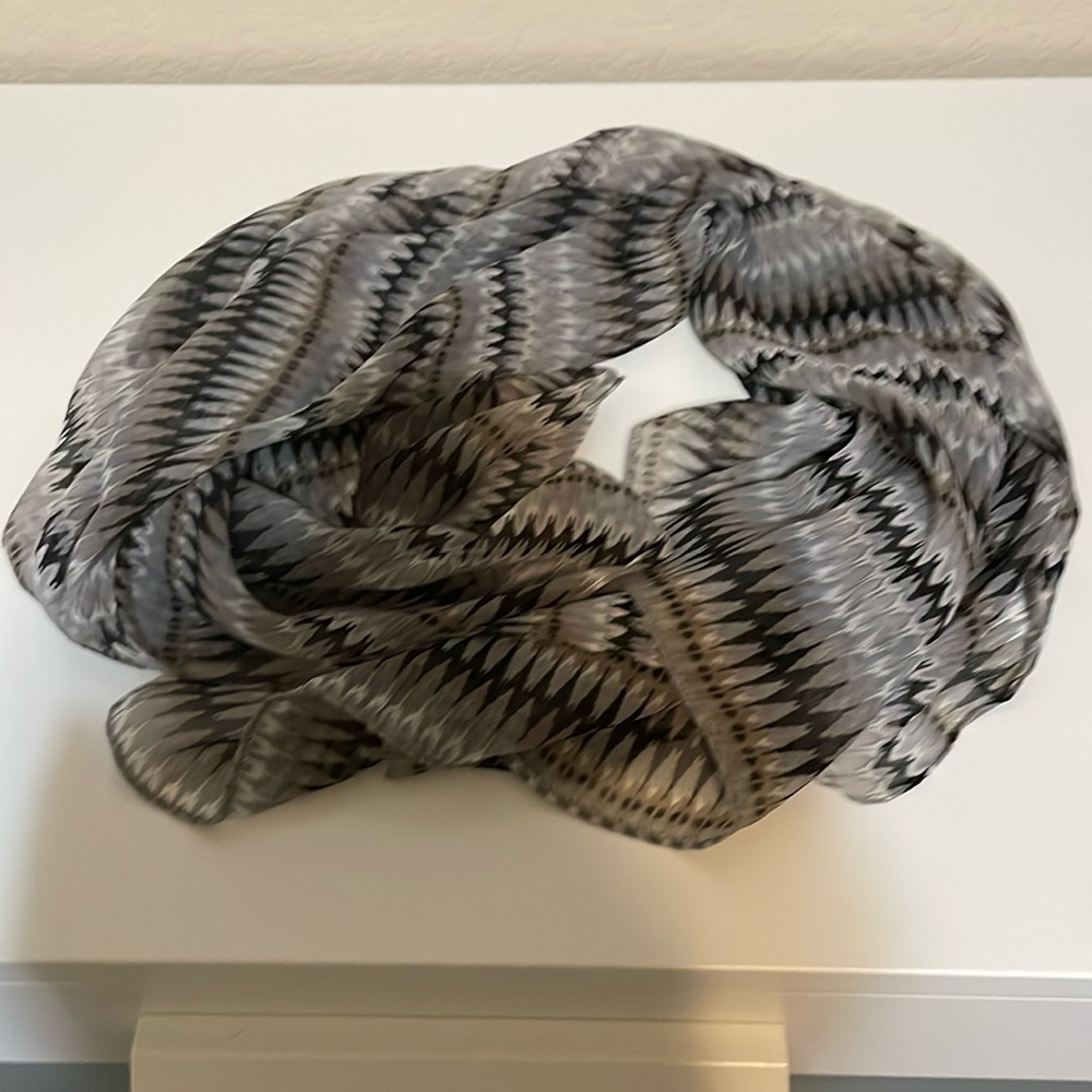Accent Scarf-Excellent pre-owned condition
